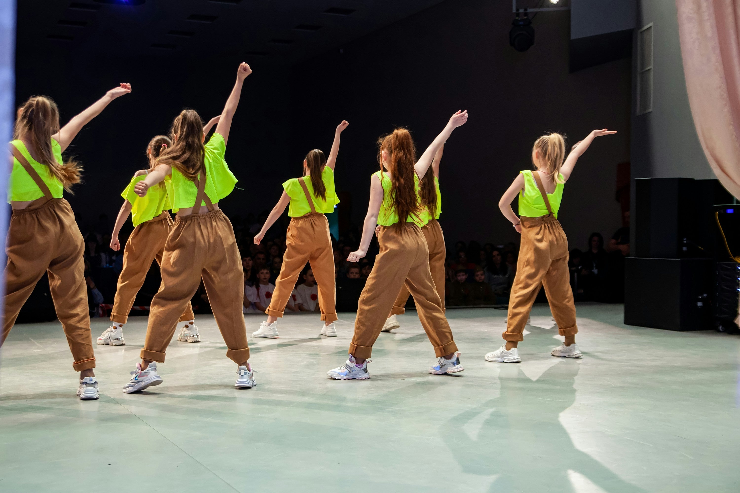 Group Formations and Partner Work for Variety Dance Teams